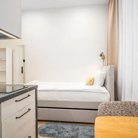 Airport-bus - 13 North - 3 Apartment Tallinn