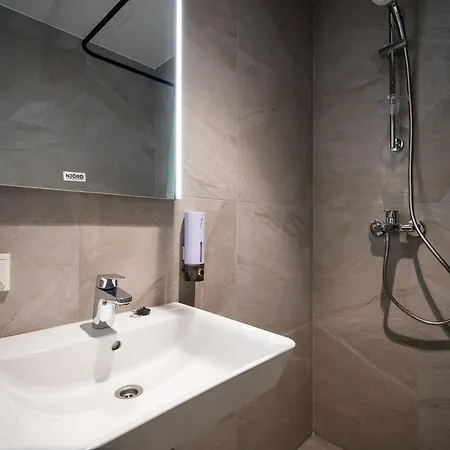 Apartment Airport-bus - 13 North - 3 *